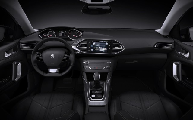 New 2014 Peugeot 308 SW (8).jpg